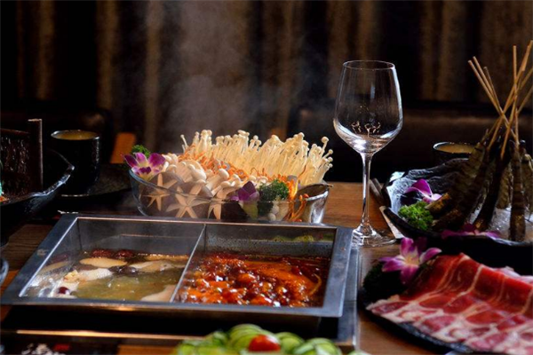 老鴨湯火鍋的餐飲管理 打造特色與品質的餐飲新體驗